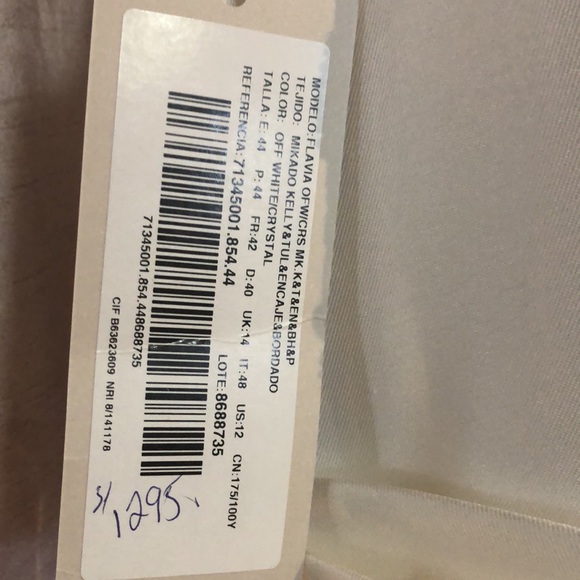 Beautiful off white gown - Picture 3 of 3